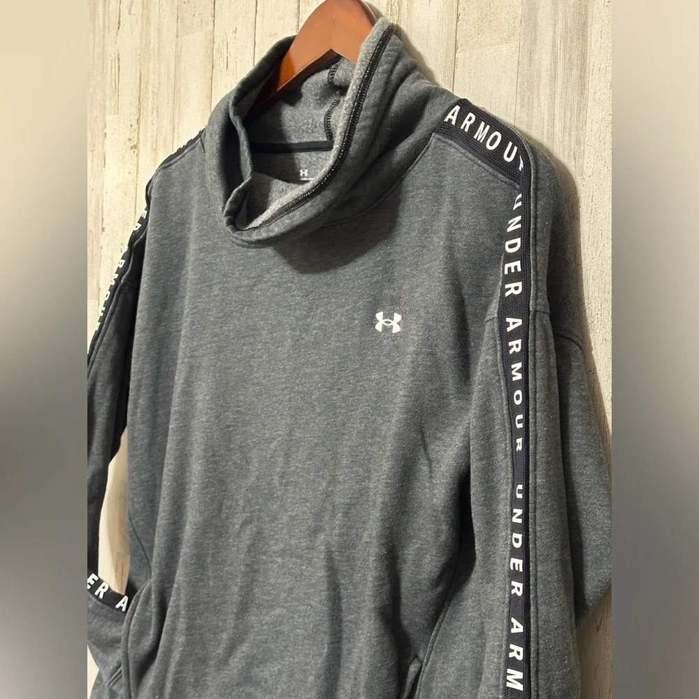 Under Armour‎ Pull Over